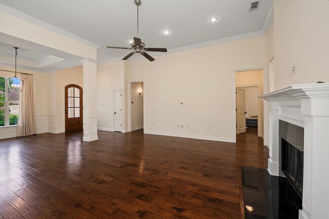 Building Photo - 404 Golden Leaf Ct