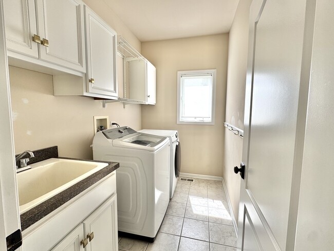 Building Photo - 5739 Rosinweed Ln