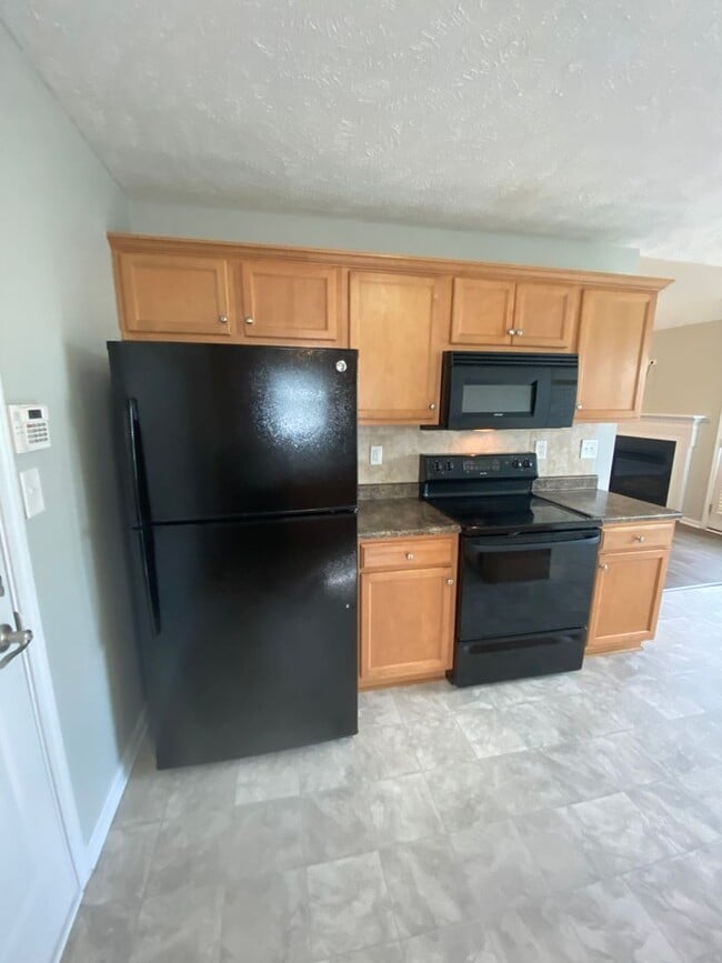 Building Photo - Great Home!  Great Location