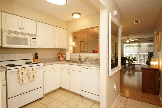 Building Photo - Florida Club at Bluewater Bay
