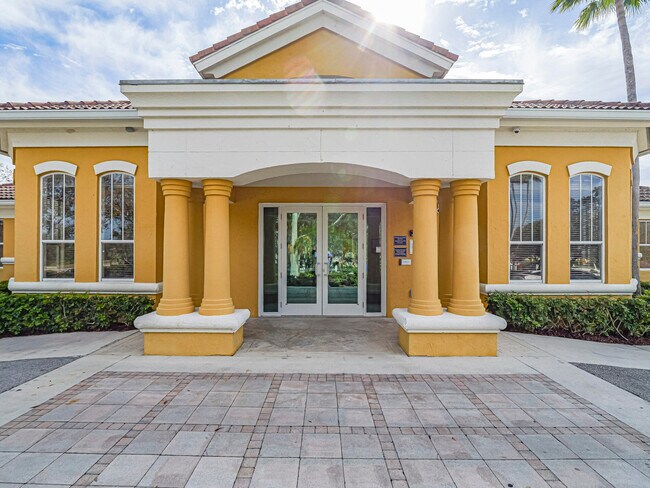 Building Photo - 5095 Fairways Cir