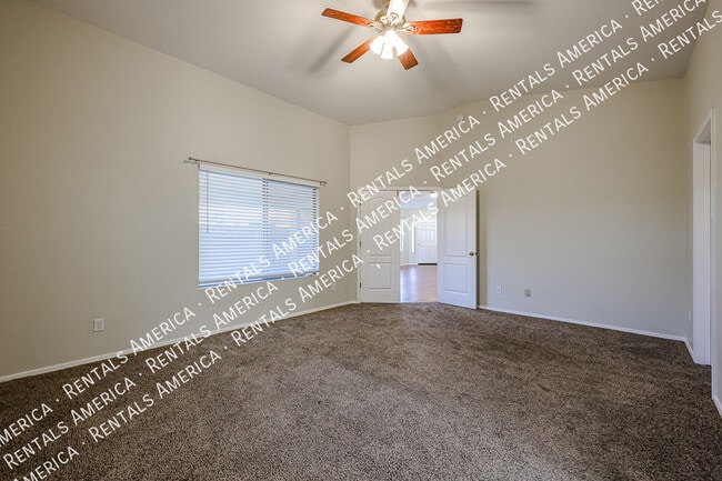 Building Photo - 658 S 110th Pl