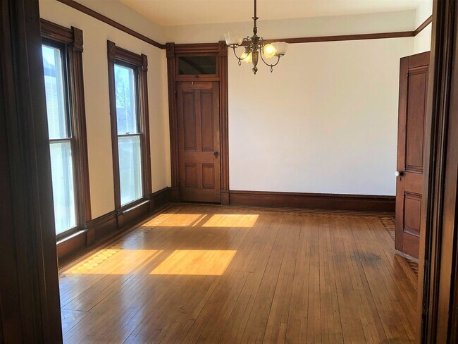 Building Photo - 4 Bed, 2 Bath, Home Office, Pet Friendly!!