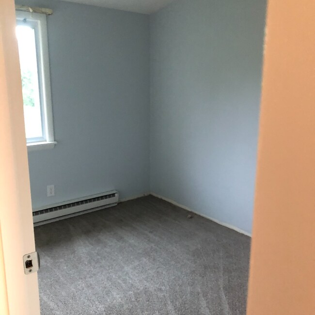 Building Photo - 364 Elm Dr