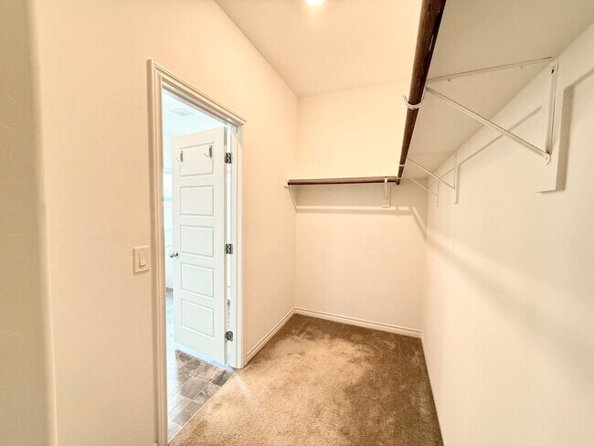 Building Photo - Gorgeous Home waiting for you!