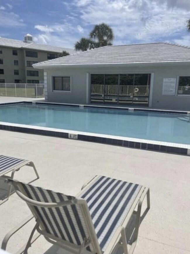 Building Photo - 3636 Whitehall Dr