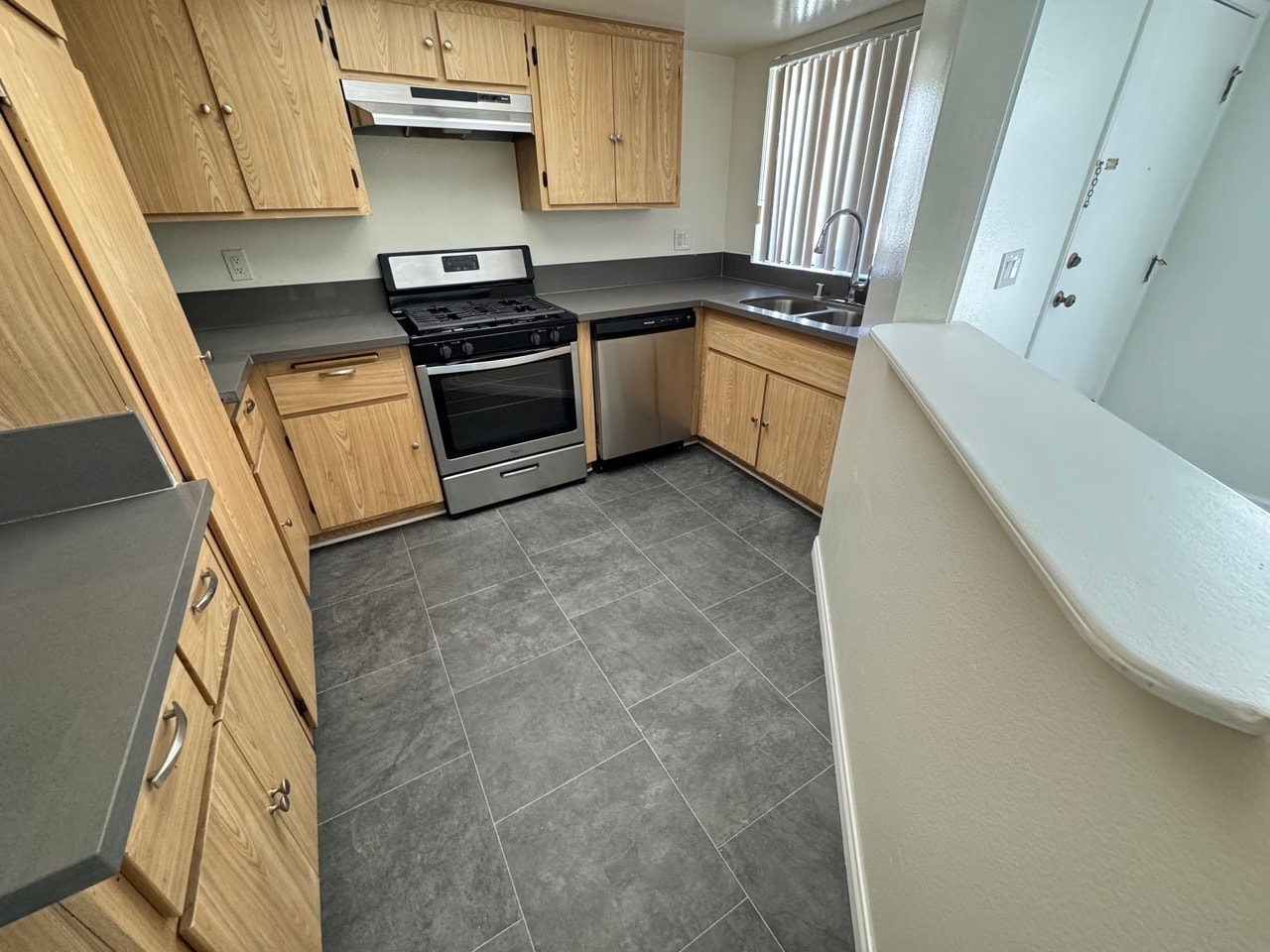 Building Photo - 4633 Vermont Pl