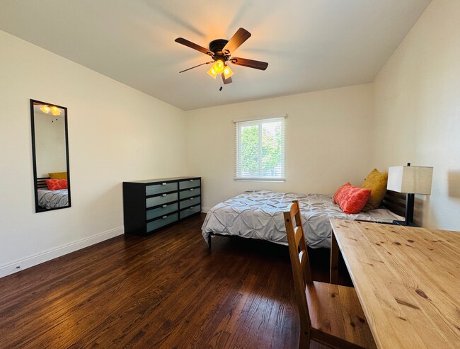Building Photo - 4 BED / 2 BATH NEAR SDSU w/ LARGE BACKYARD...