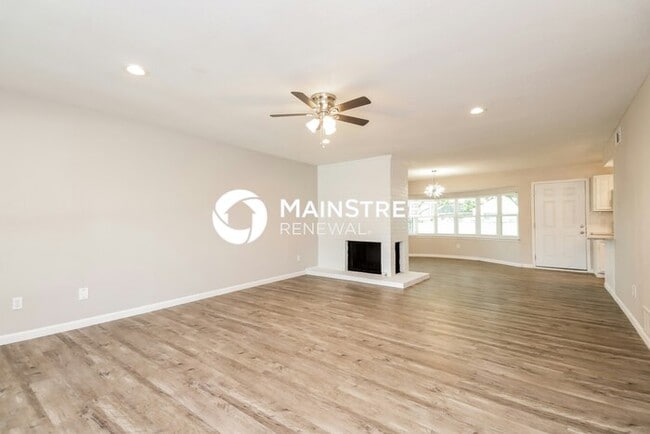 Building Photo - 3 Bedroom Pet-Friendly Home in Plano, TX with Main Street Renewal
