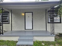 Building Photo - 741 E 8th St