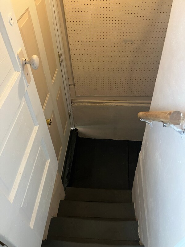 Building Photo - 1707 W Mansfield Ave