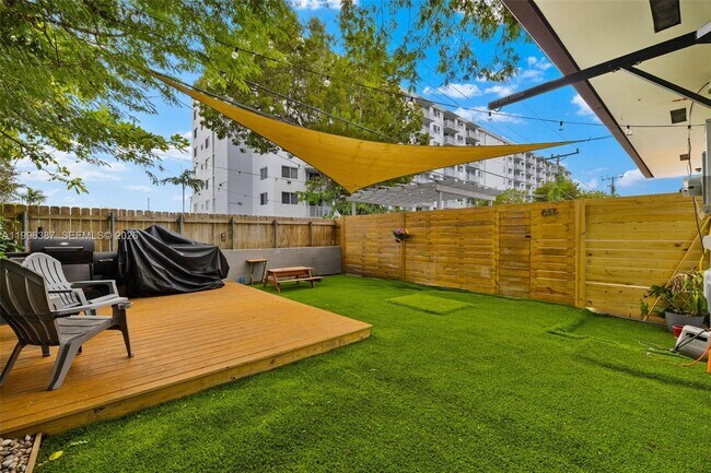 Building Photo - 1286 NE 109th St