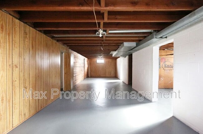 Building Photo - 3300 Bel Aire Rd