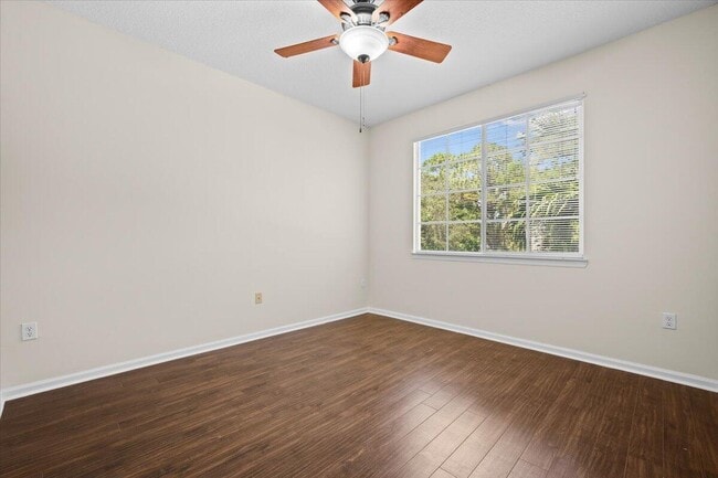 Building Photo - 6203 Myrtlewood Cir W