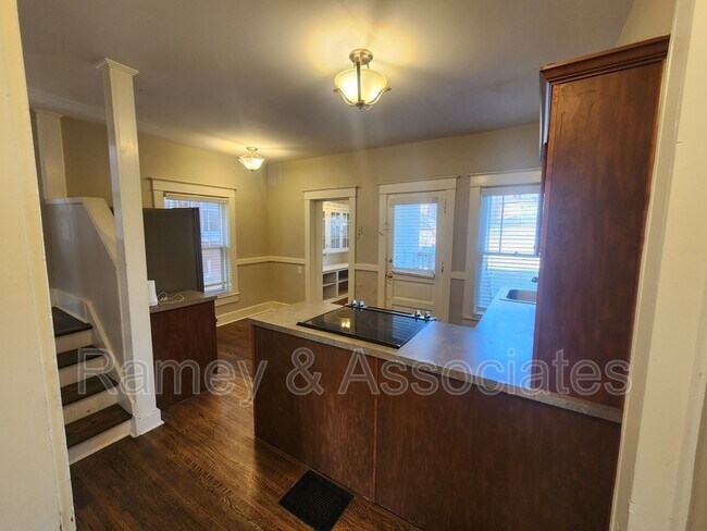 Building Photo - 2029 Baringer Ave