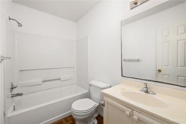 Building Photo - 211 Northgate Ave