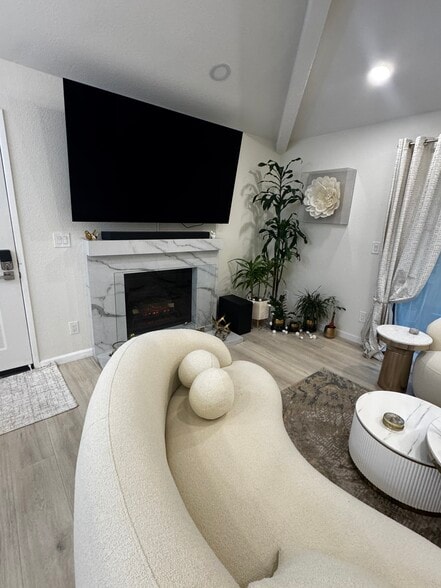 Building Photo - 2911 La Terrace Cir