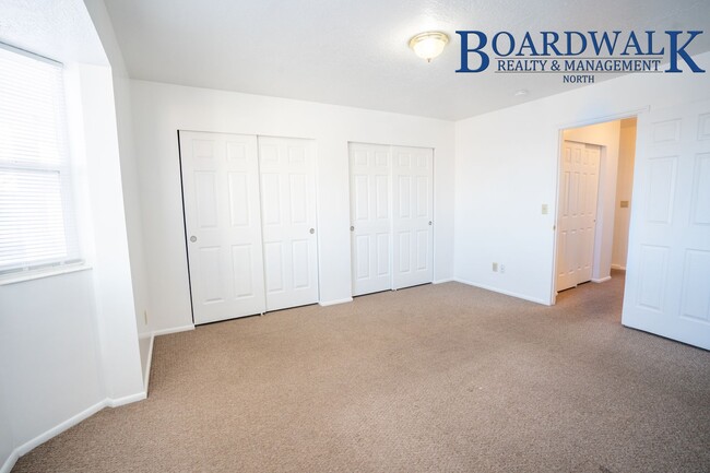 Building Photo - Half off 1st month's rent 3 Bed Townhouse ...