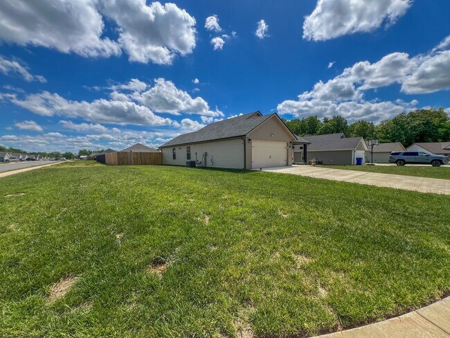 Building Photo - 702 Gleason Dr