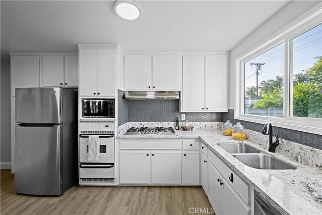 Building Photo - 16521 Plummer St
