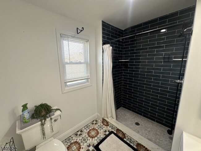 Building Photo - 26 Van Rensselear St