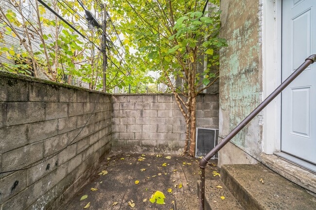 Building Photo - 3 Bedroom 1 Bathroom House for Rent