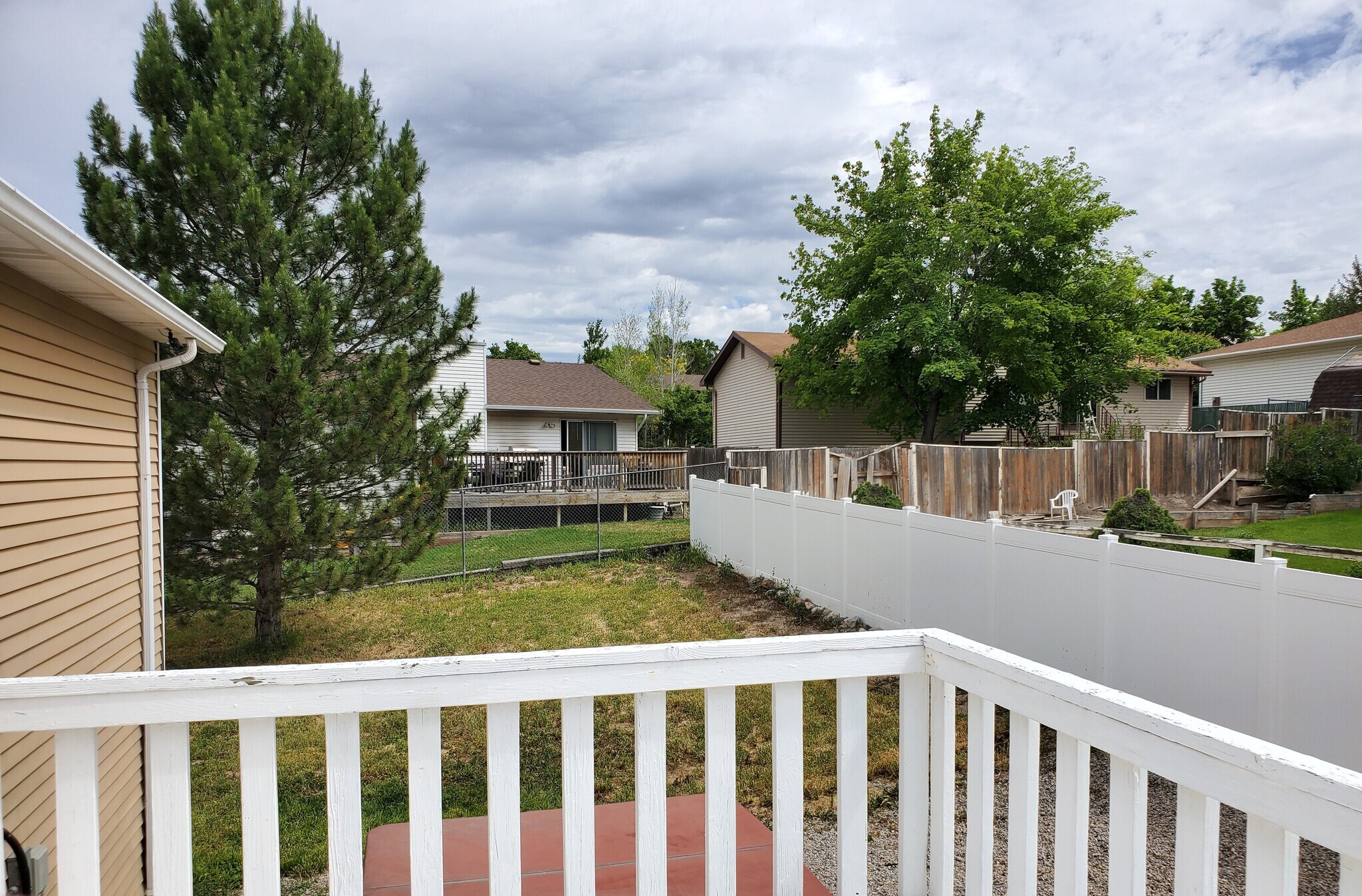Building Photo - 940 W Red Oaks Dr