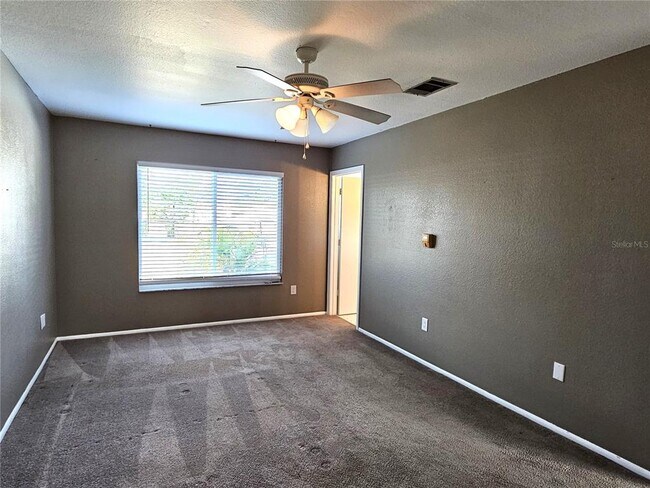 Building Photo - 2657 Roxbury Cir