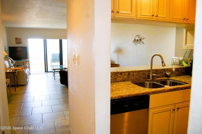 Building Photo - 5350 Ocean Beach Blvd