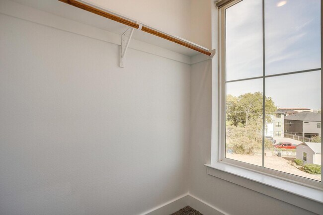 Building Photo - 2321 Benbrook Blvd