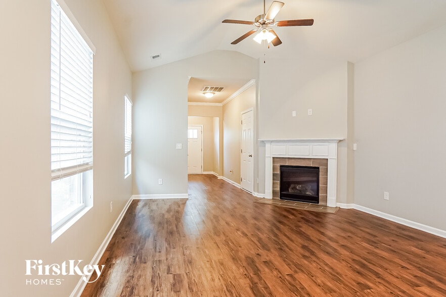 Building Photo - 383 W Park Dr