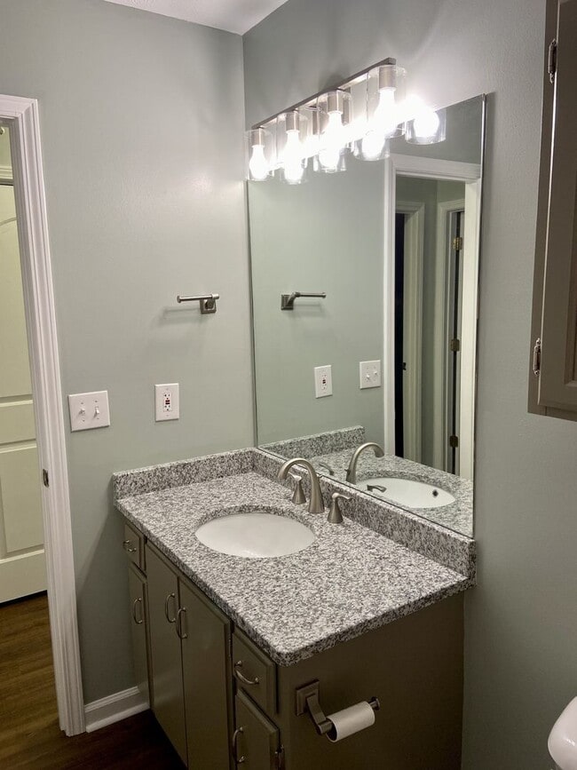 Building Photo - Cozy Home Close to MTSU