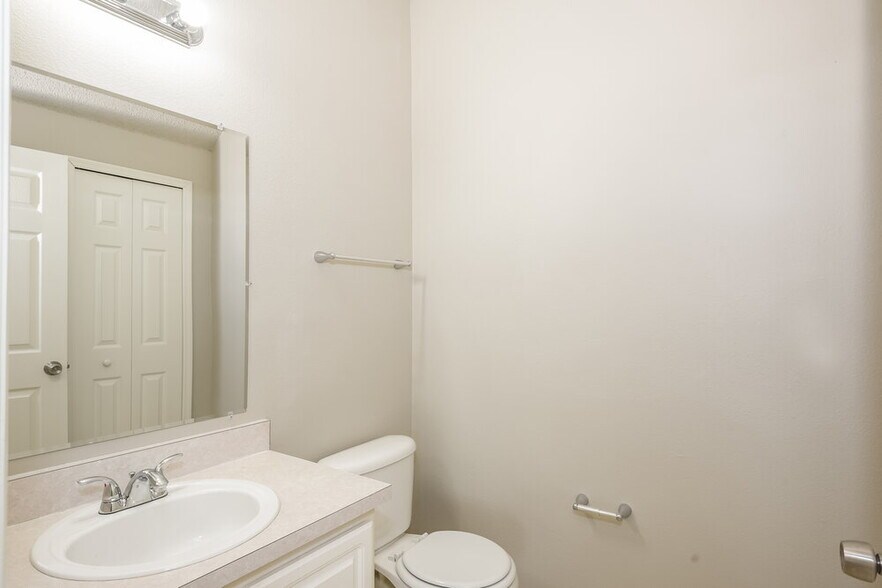 Building Photo - 1828 Olivia Cir