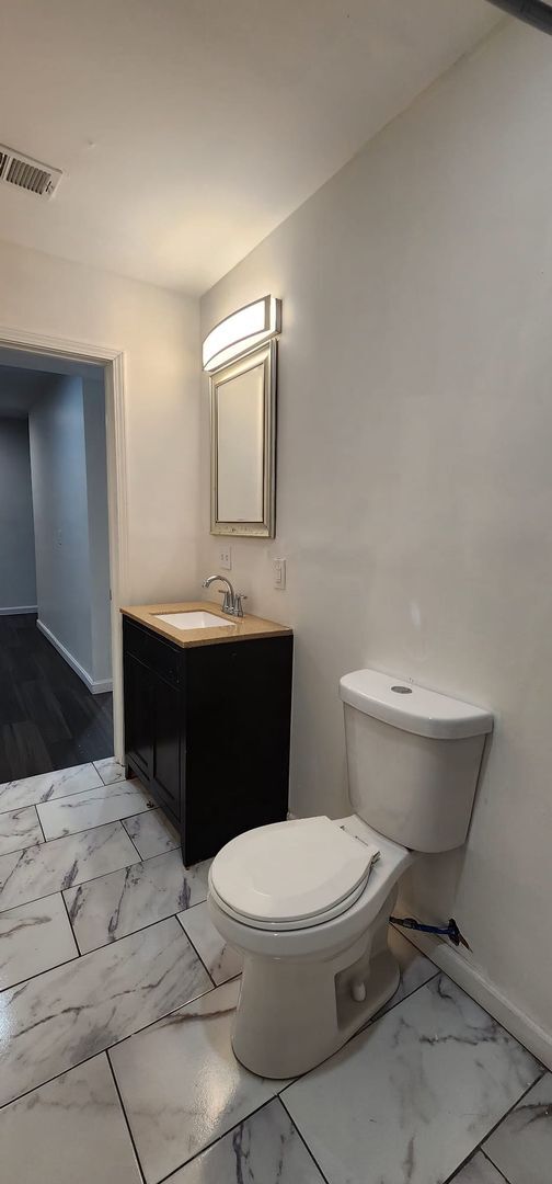 Building Photo - Newly Renovated 3-Bedroom Apartment in Pen...