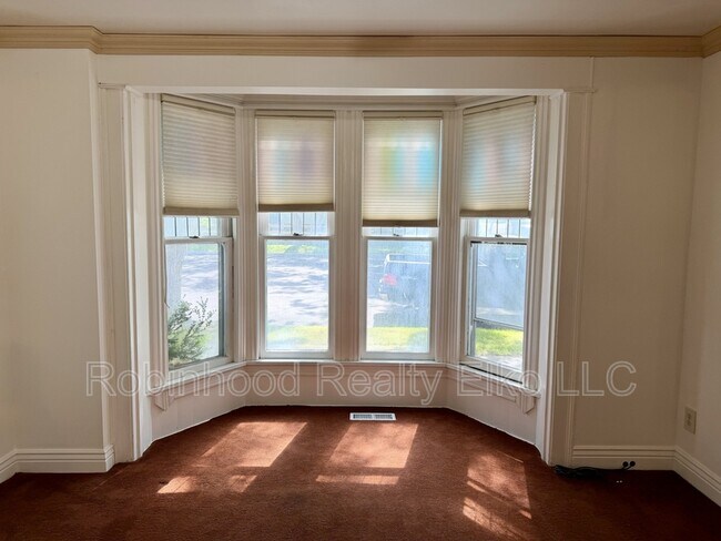 Building Photo - 698 4th St