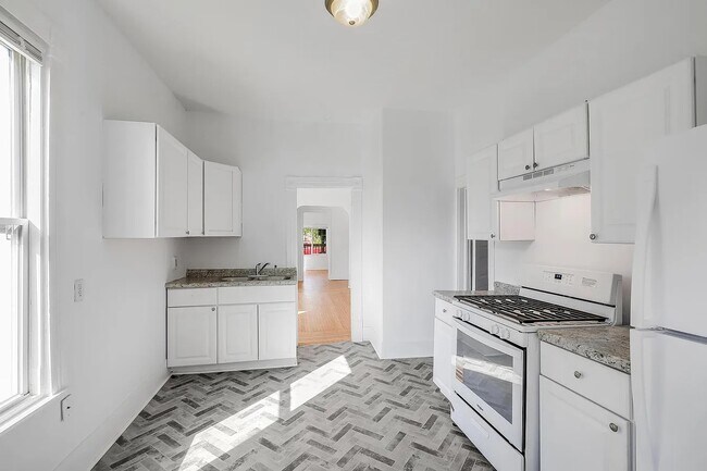 Building Photo - 2124 Fremont Ave N