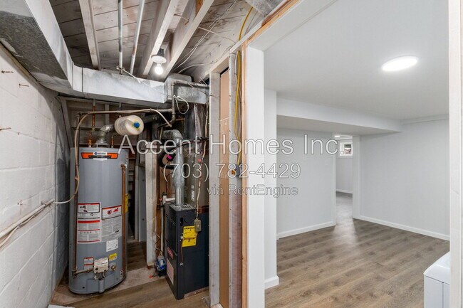 Building Photo - 8613 Kenilworth Dr