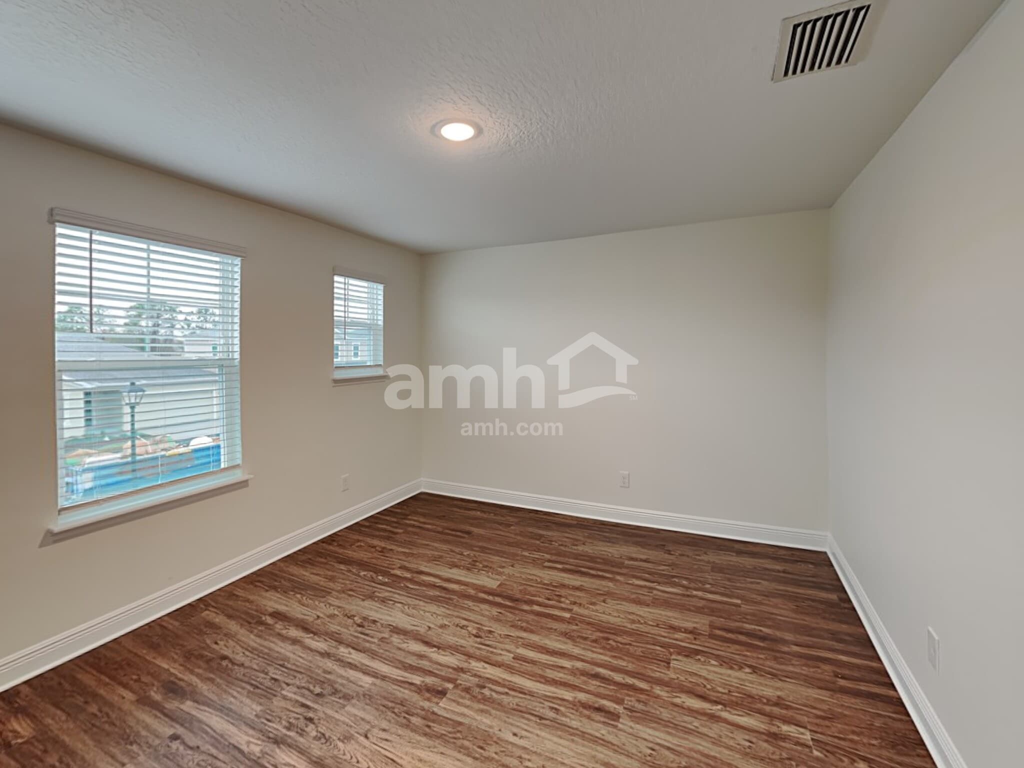 Building Photo - 1148 Sky Lks Dr