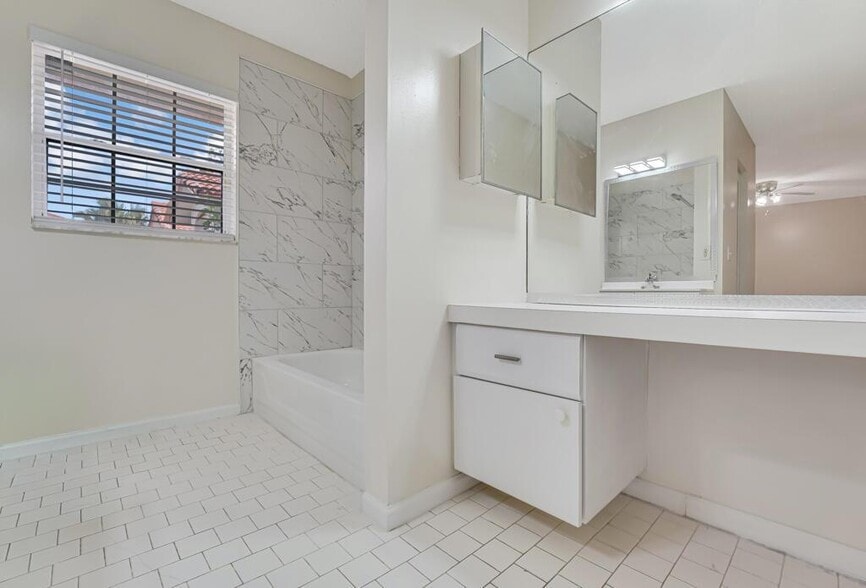 Building Photo - 13730 Sunflower Ct