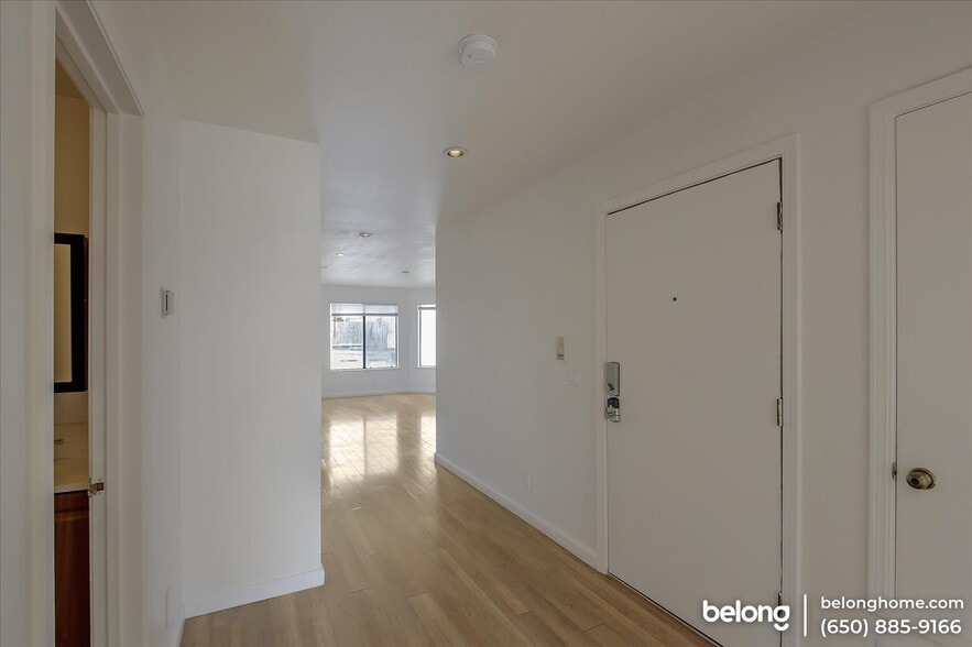 Building Photo - 1475 Hawes St