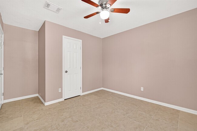 Building Photo - 7403 Shady Vale Ln