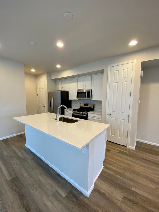 Building Photo - 8739 Scarborough Dr