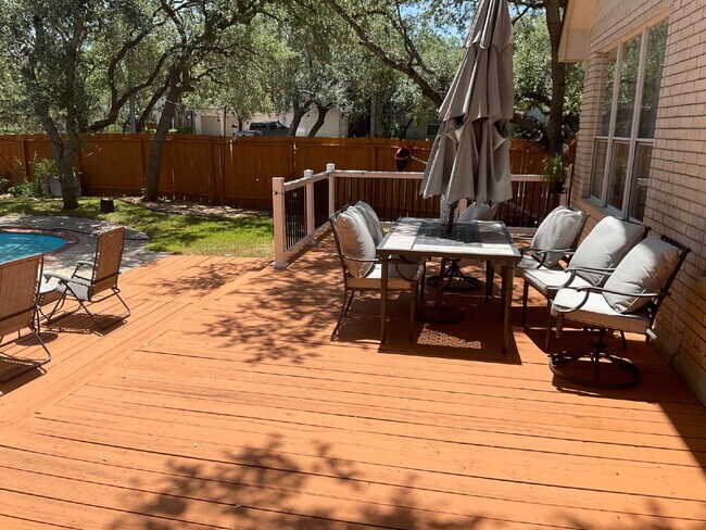Building Photo - 4 Bedroom Oasis with Pool, Close to Milita...