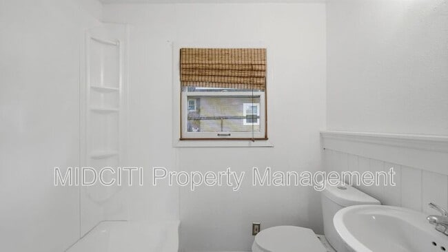 Building Photo - 1079 Canyon Dr