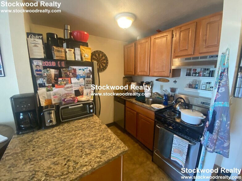 Building Photo - 382 Dorchester St