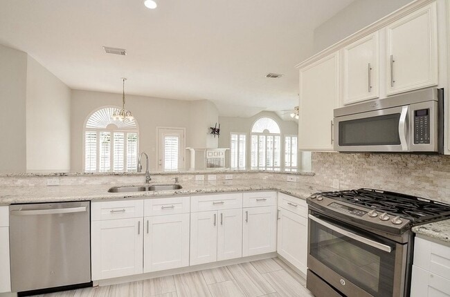 Building Photo - 20211 Canyon Ridge Ct