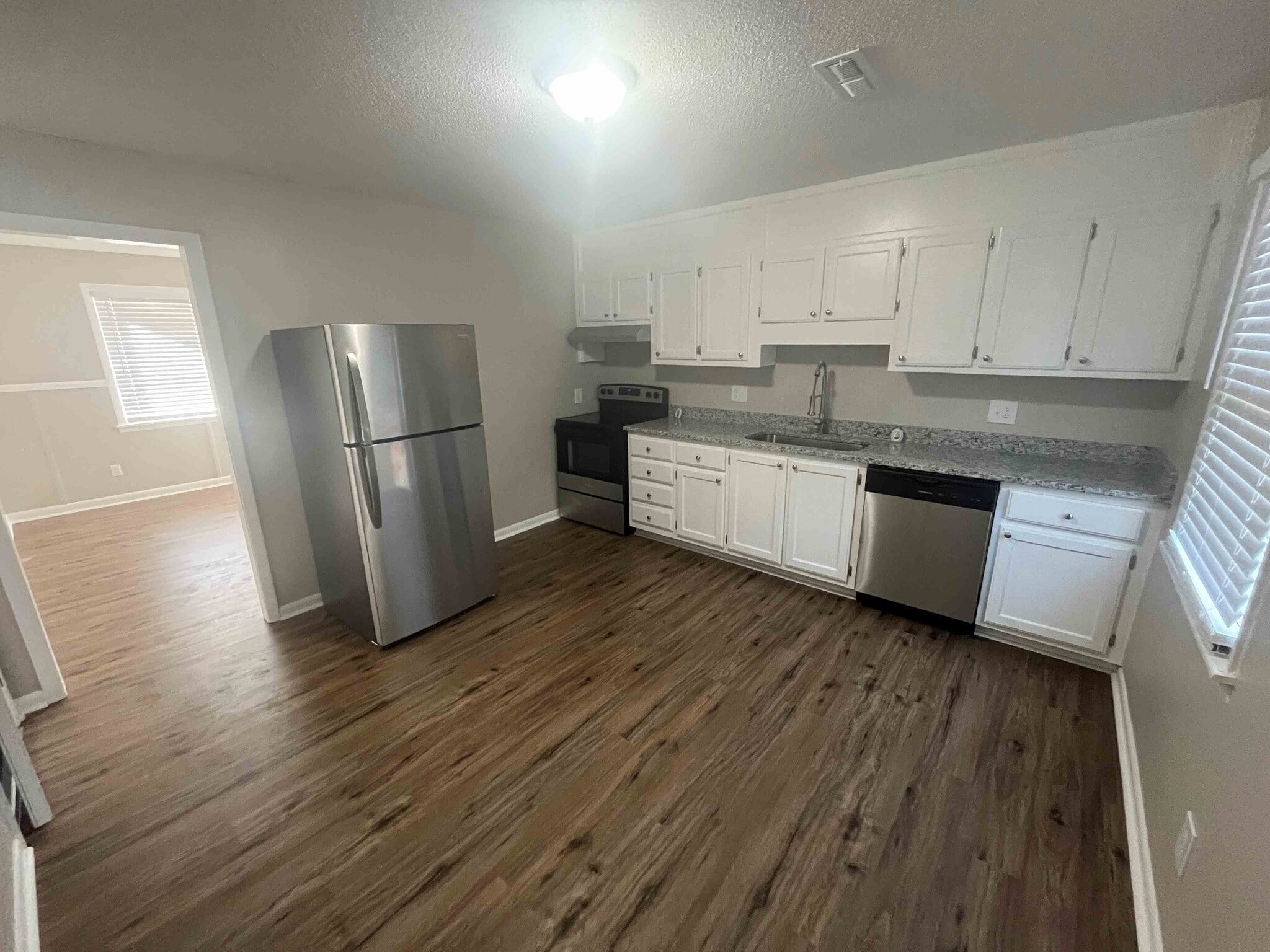 Building Photo - 512 Blaine Dr SW