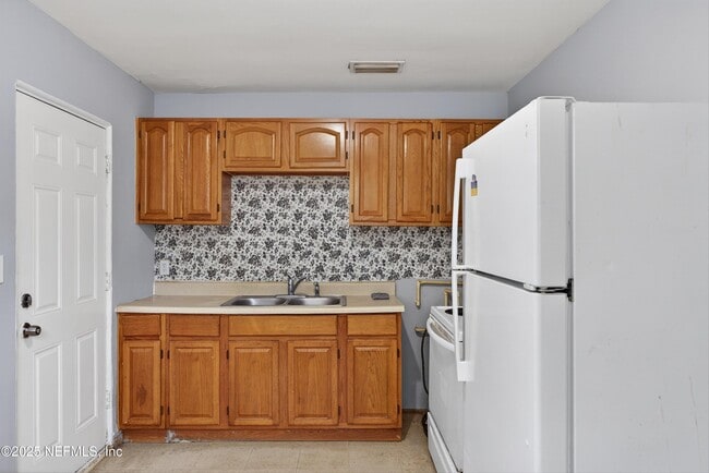 Building Photo - 3811 Chase Ave