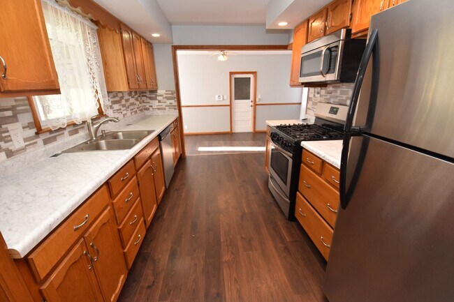 Building Photo - Upgraded Ranch Style Home in South Bend, IN