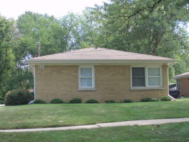 Primary Photo - 223 S Highland Ave